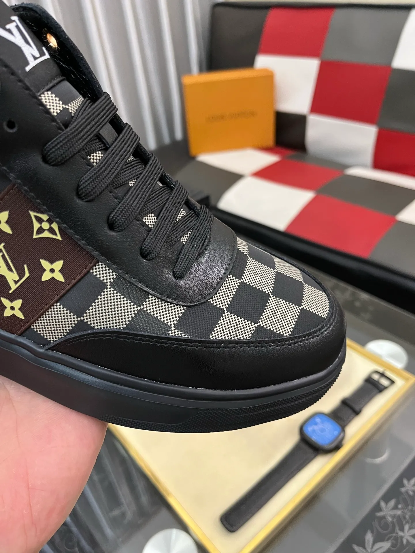 Men's shoes💰: 420⌚️⌚️"LOUI* VUITTO*" popular men's casual shoes, genuine Italian development💯purchase level quality✔️The upper is made of first-layer cowhide, comfortable and soft sheepskin foot pads⚡️Fashionable and versatile. The toe last shape is firm and full, and the soles are made from LV original molds and can be moved in and out of the counter at will. Light and comfortable on the foot~purely handmade, details determine quality! Size:38-442️⃣Colors available